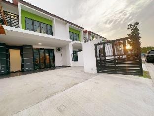 A18 Tebing Dato Onn 39 CIQ Austin Aeon 4Room 15Pax Vacation rental in Johor Bahru