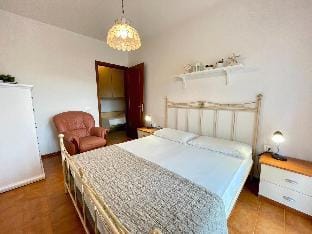 Bright wide flat, 130m from the beach with shared pool Apartment in Porto Santa Margherita