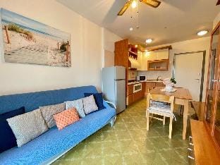 Bright wide flat, 130m from the beach with shared pool Apartment in Porto Santa Margherita