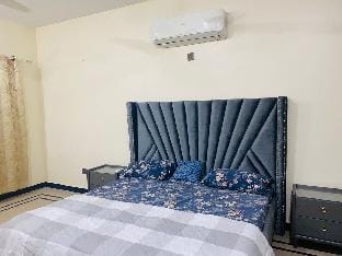 Luxury Villa for short stay. Villa in Karachi