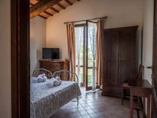 Holiday Home in Urbania with Garden BBQ Vacation rental in Marche