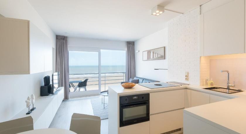Studio on 4th floor for family Hotel in Middelkerke