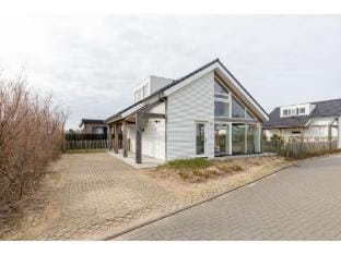 Holiday home near the bustling center of Renesse Vacation rental in Noordwelle