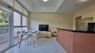 RARE 1BR W-Huge patio at Venice Luxury Vacation rental in Makati