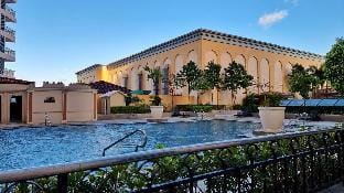 RARE 1BR W-Huge patio at Venice Luxury Vacation rental in Makati