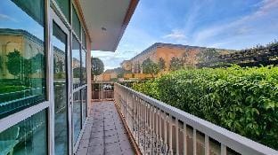 RARE 1BR W-Huge patio at Venice Luxury Vacation rental in Makati