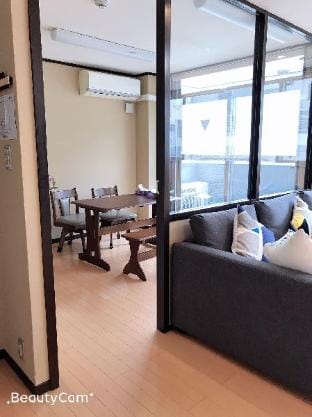 SAKURA樱之舞三号馆，大阪市中心区域，离心斋桥步行7分钟，地铁站步行即到。 Vacation rental in Osaka