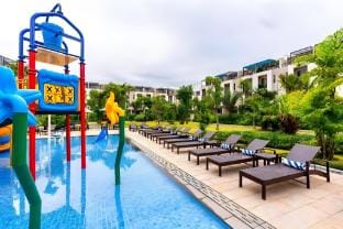 Biệt thự nguyên căn, bể bơi chung Villa in Laos