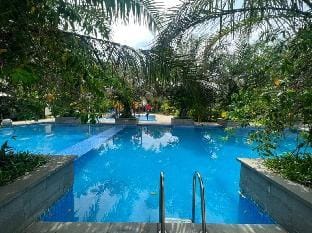 Biệt thự nguyên căn, bể bơi chung Villa in Laos