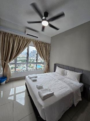 Premium Condo at Razak City Residence (Blok C1) Vacation rental in Federal Territory of Kuala Lumpur