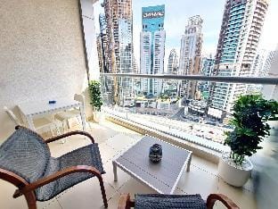 Beautiful marina studio apt nr beach/huge balcony Apartment in Dubai