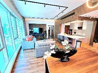 Upgraded 1BR in Marina promenade Apartment in Dubai