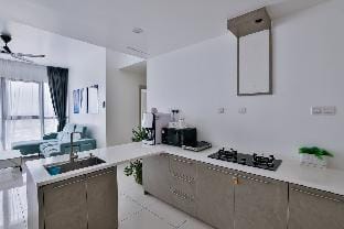 Mid valley, 2BR, 5-7 pax, WIFI, Short term stay Apartment in Johor Bahru