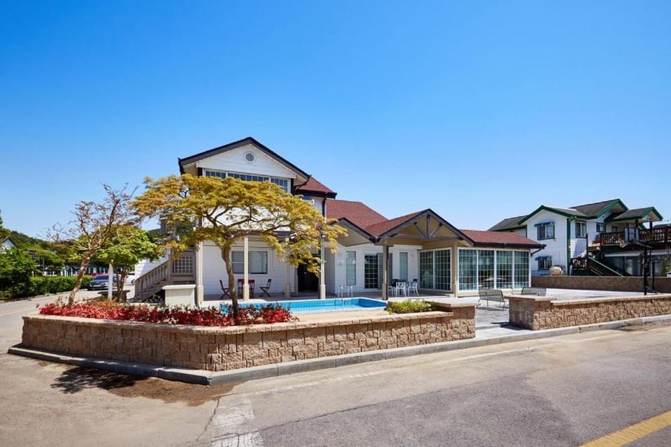 Daebudo Otier Pool Villa Bed and Breakfast in Gyeonggi-do