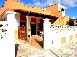 Tanoshii holiday home on the ground floor with outdoor space and parking space Vacation rental in Apulia
