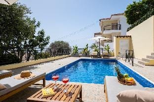 Horizon Heights Villa by Nomads Villa in Peyia