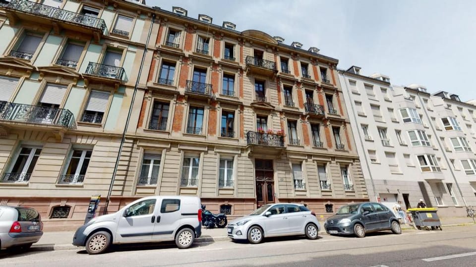 emilie 145m2 ac 1 free parking 4br 2bth Apartment in Strasbourg