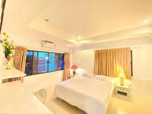 Wst 3 km,jomtien golden POOL villa,4BR Villa in Pattaya City
