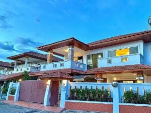 Wst 3 km,jomtien golden POOL villa,4BR Villa in Pattaya City