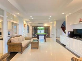 Wst 3 km,jomtien golden POOL villa,4BR Villa in Pattaya City