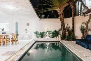 Modern 3BR Villa, 4min to Double Six Beach + Pool Villa in Kuta