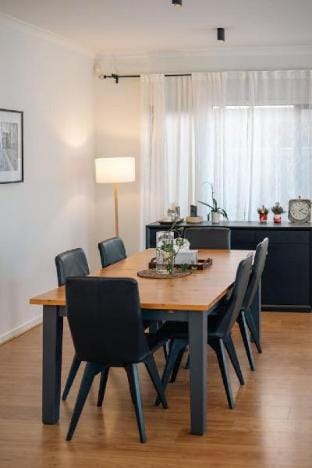 StayAU Cozy Holiday House 4BRM Big Group Tarneit Vacation rental in Truganina