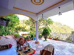 Nature's Vibe Homestay-Hill View, Garden and Patio Vacation rental in Uttarakhand