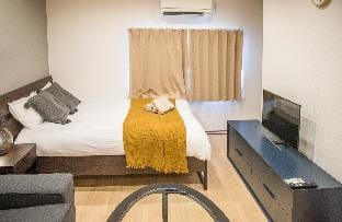 Osaka Tsurumibashi 2ppl House 7min-Sta direct KIX Vacation rental in Osaka