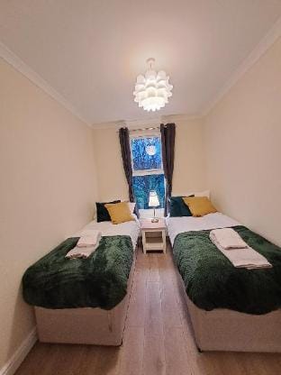 The Modern Cosy Corner Flat- 2 bed Vacation rental in London