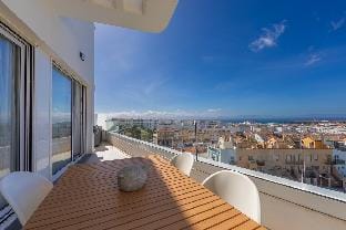 Superior Penthouse 180º views, Jacuzzi Parking Apartment in Tarifa