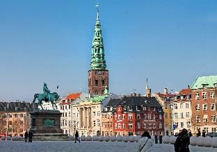 Large   Modern 4 Bedroom Flat Apartment in Frederiksberg