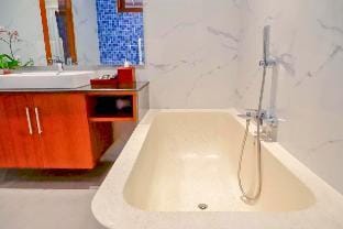 Divya 1 BR Superior Room Y014 Vacation rental in Sukawati