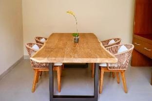 Divya 1 BR Superior Room Y014 Vacation rental in Sukawati