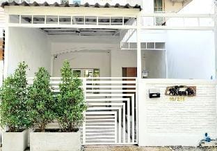 Donmueng-Saimai,บ้านหลังใหญ่, Free wifi ใกล้เมือง Vacation rental in Bangkok