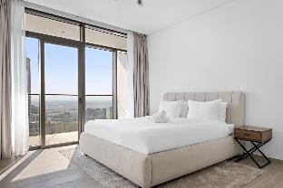 Amazing 2br with a lagoon view in Creek Harbour Apartment in Dubai