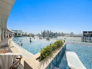 BR Palm Jumeirah with pool on roof amazing view Apartment in Dubai