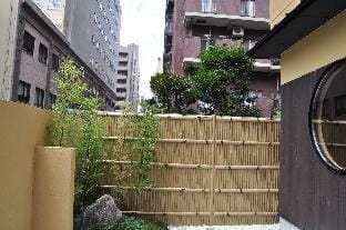 SAKURA樱之舞二号馆，大阪整栋民宿，邻近道顿堀心斋桥黑门市场，地铁站日本桥松屋町步行即到。 Vacation rental in Osaka