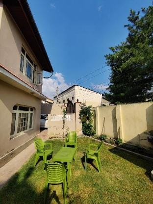 Home away from Home, cute 3 bedroom G-Floor house. Vacation rental in India