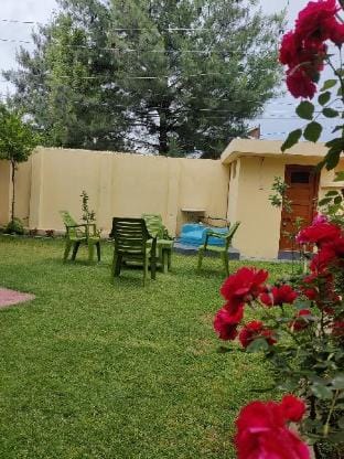 Home away from Home, cute 3 bedroom G-Floor house. Vacation rental in India