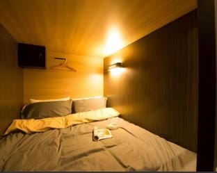 Room for Four (Bunk Beds) at Exit B1, Jordan MTR Station Apartment in Hong Kong