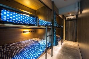 Room for 6-8 people (bunk beds) at Exit B1, Jordan MTR Station Apartment in China