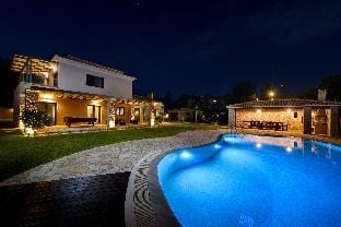 Villa Black & White  Dassia Villa in Corfu, Greece