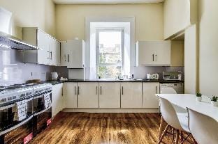 Stunning 5 bedroom apt  close to city centre  SEC  Hydro and motorway Apartment in Glasgow
