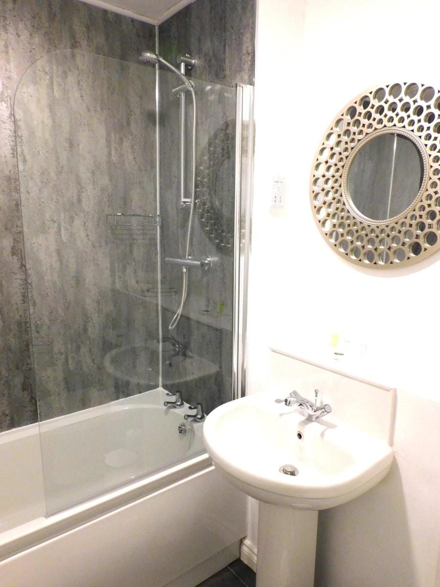 Newly refurbished 1 bed Apt in Hamilton  Close to station and local amenities Apartment in Hamilton