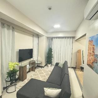 Condo/ Free Airport Pick up/ Beach & Pool Access  Apartment in Lapu-Lapu City