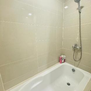 Condo/ Free Airport Pick up/ Beach & Pool Access  Apartment in Lapu-Lapu City