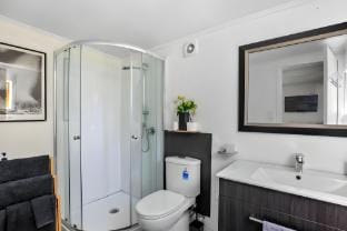 Super King bed granny flat / self-check any time Apartment in Waikato