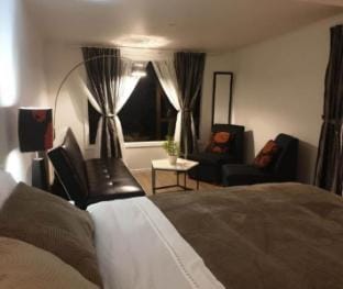 Super King bed granny flat / self-check any time Apartment in Waikato