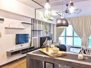 Elegant Studio With Balcony @RegaliaSuites Vacation rental in Federal Territory of Kuala Lumpur