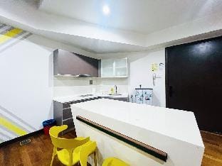 Delightful Studio Room W/KLCC VIEW @RegaliaSuites Vacation rental in Federal Territory of Kuala Lumpur